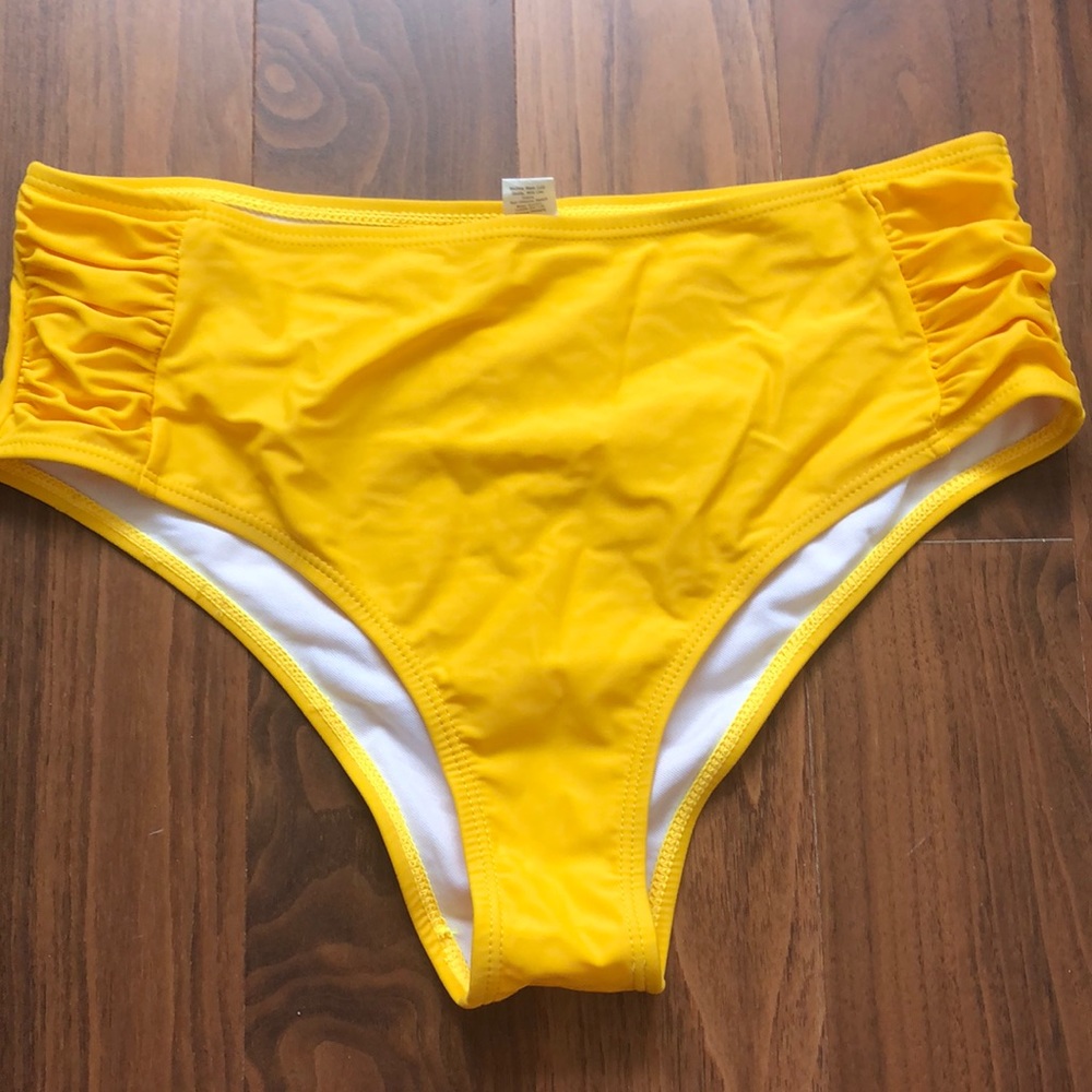 💛 High waisted bathing suit bottoms